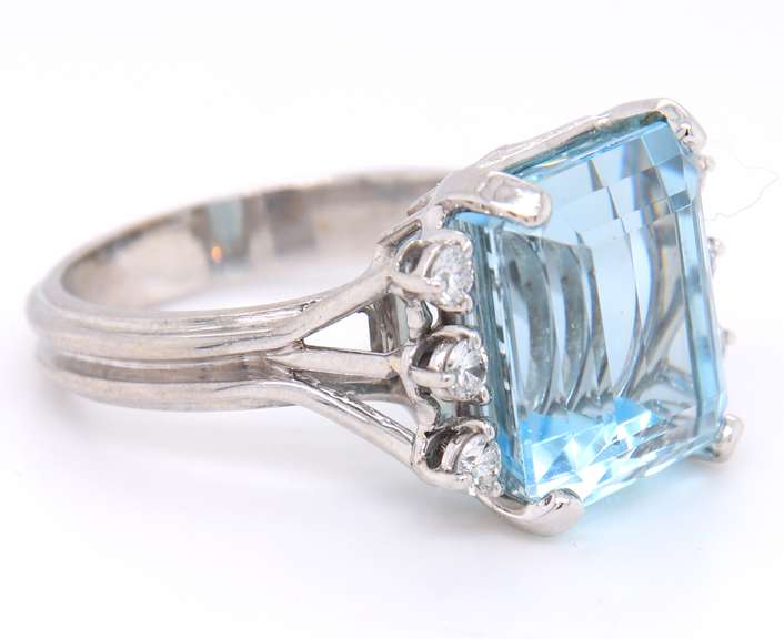Delightful White Gold Aquamarine and Diamond Ring