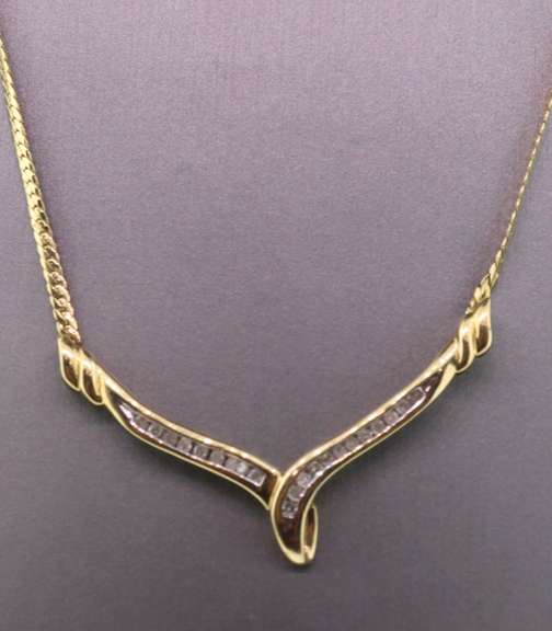 LADIES 14K GOLD AND DIAMOND NECKLACE