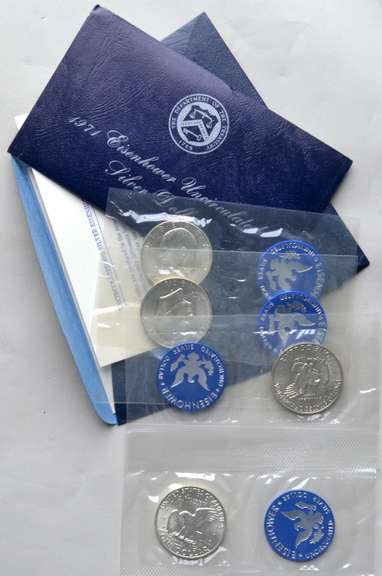 2 1971& 2 1974 Ike Blue Pack Silver Dollars