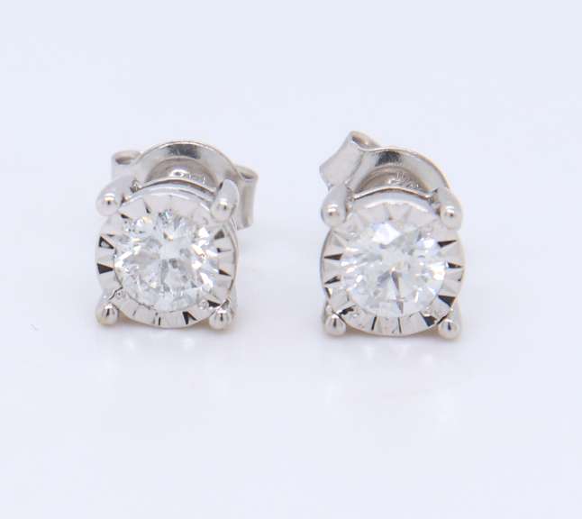 Sparkling White Gold Diamond Illusion Set Stud Earrings