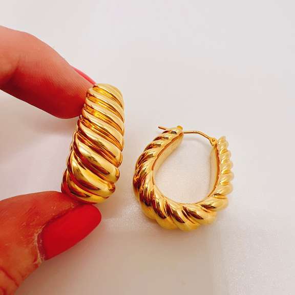 Beautiful 14kt Solid Yellow Gold Hoop Earrings
