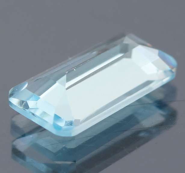 Beautiful 5.30ct emerald cut Topaz