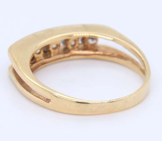Dazzling Yellow Gold approximate 0.50ctw Diamond Band