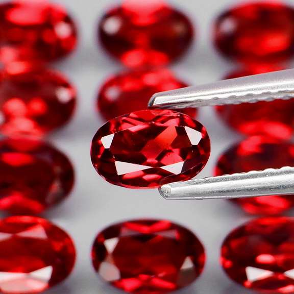 Set of 16 top red VS Garnets weighing 9.23 carats