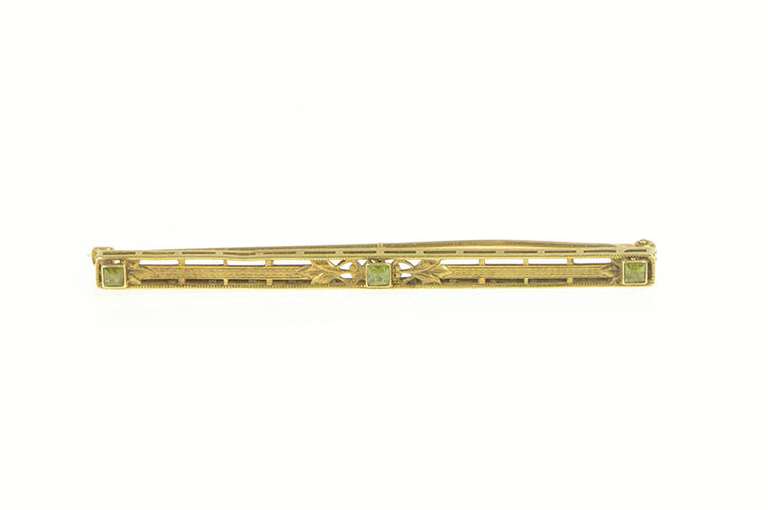 14K Yellow Gold Art Deco Peridot Ornate Floral Engraved Bar Pin/Brooch