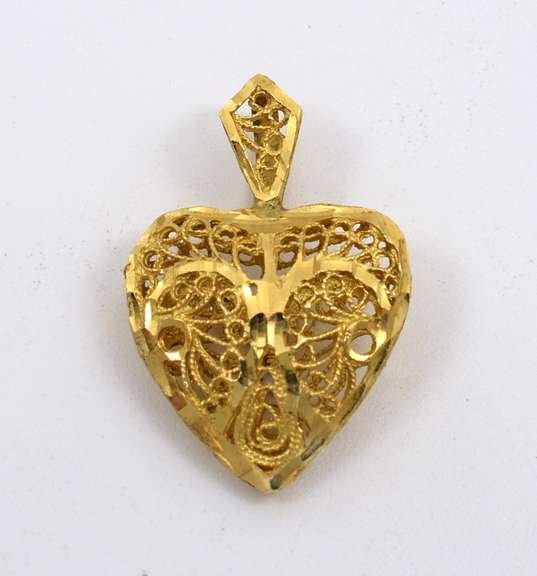 Sweet Filigree Heart Pendant