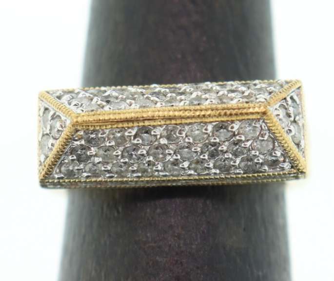 LADIES 14K GOLD AND DIAMOND PYRAMIDE RING