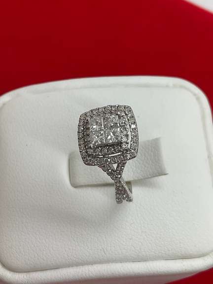 CERTIFIED LADIES 14K WHITE GOLD AND DIAMOND RING