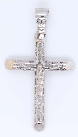 Fantastic White Gold Cross Pendant