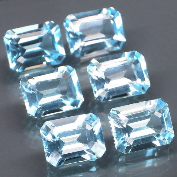 Simply brilliant 11.36ct sky blue Topaz set