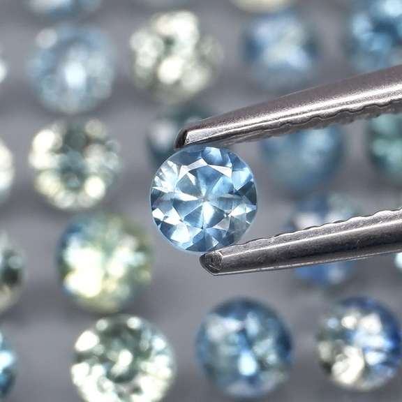 Heated only! 4.40ct diamond cut Australian Sapphire set