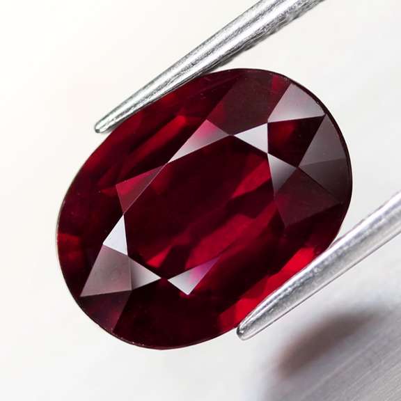 Superb 4.73ct untreated ruby red Rhodolite Garnet