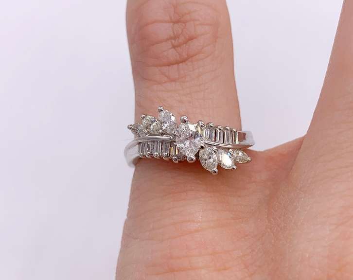 Beautiful 14kt Solid White Gold Diamond Ring