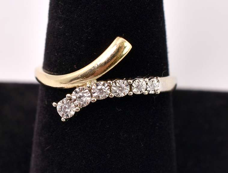 Dazzling Diamond Bypass Ring in Yellow Gold