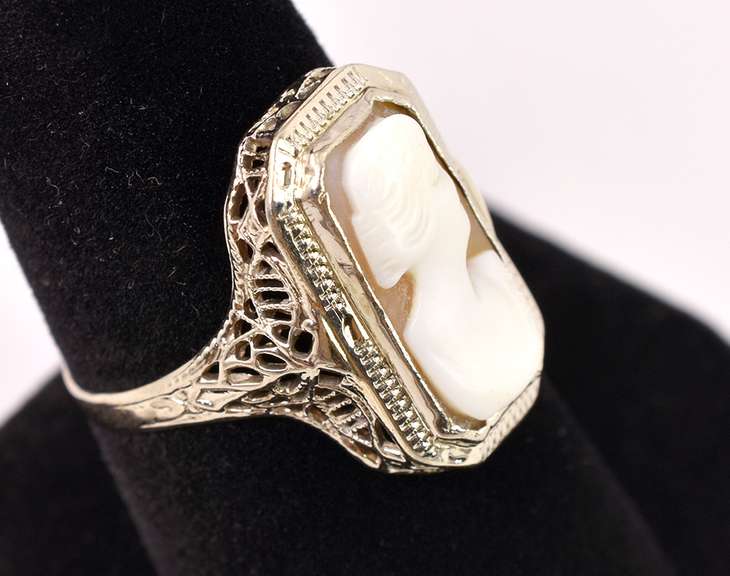 Lovely Vintage Cameo Ring in 14K White Gold