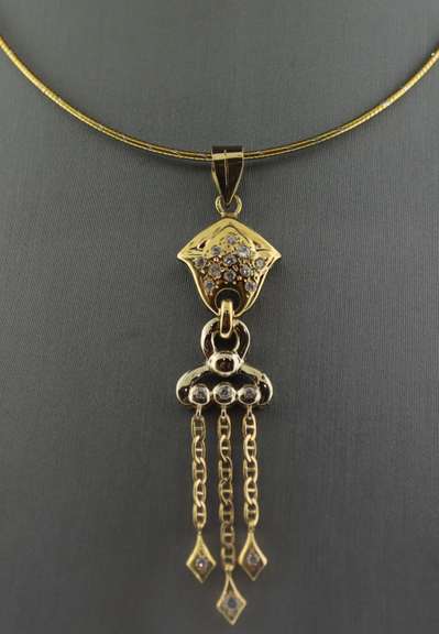 18K GOLD OMEGA NECKLACE WITH DIAMOND PENDANT