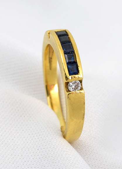 Versatile Estate 18k Sapphire & Diamond Band