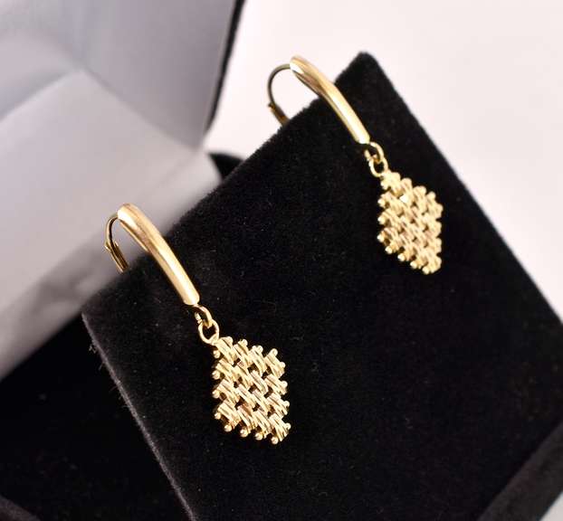 Imperial Style Dangle Earrings in 14K Yellow Gold