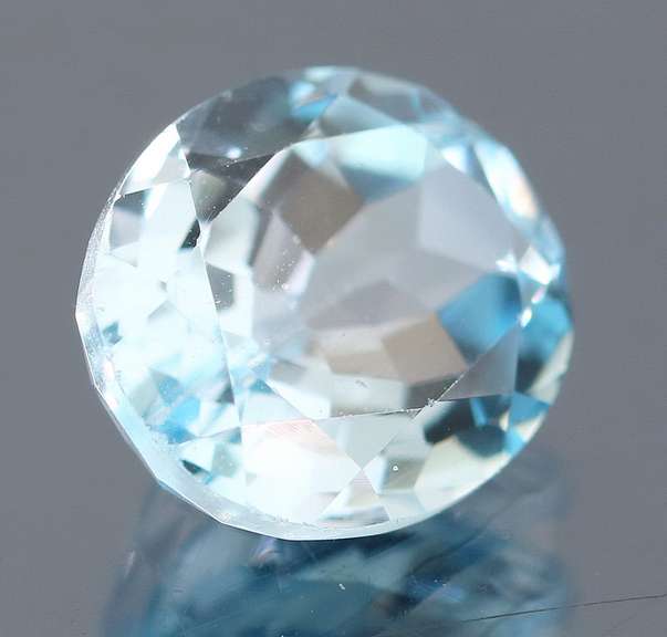 Classic Oval 4.86ct icey blue Topaz