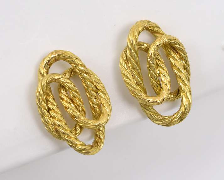 Fascinating 18k Interwoven Loops Earrings