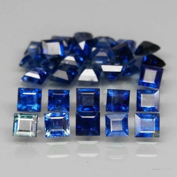 Natural 4.05ct blue Sapphire set with multiple hues