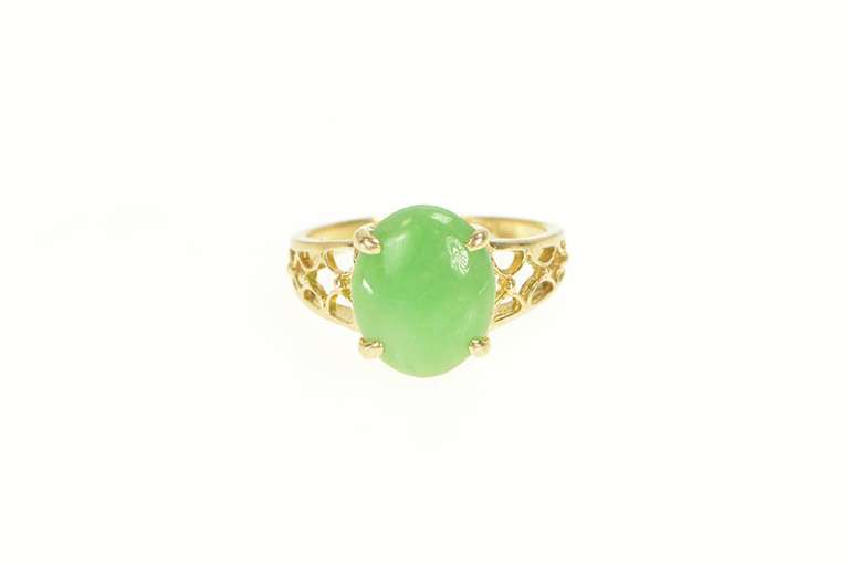 14K Yellow Gold Oval Jadeite Cabochon Scalloped Filigree Ring