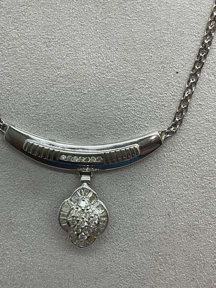 14K WHITE GOLD AND DIAMOND NECKLACE