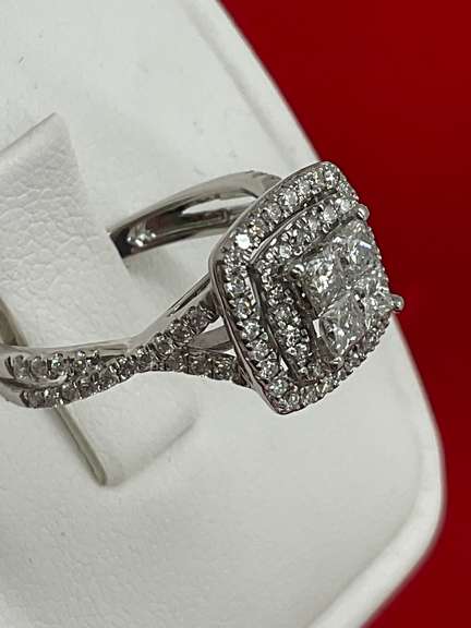 CERTIFIED LADIES 14K WHITE GOLD AND DIAMOND RING