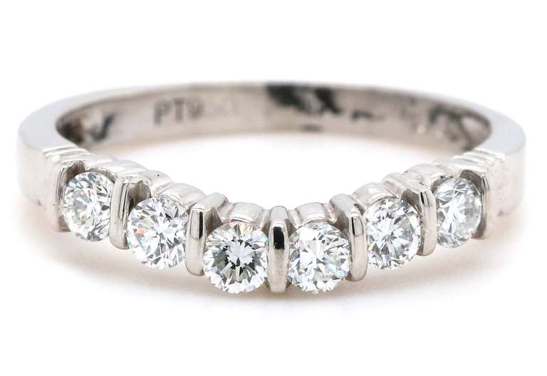 0.50ctw Diamond Curved Wedding Band Ring in Platinum