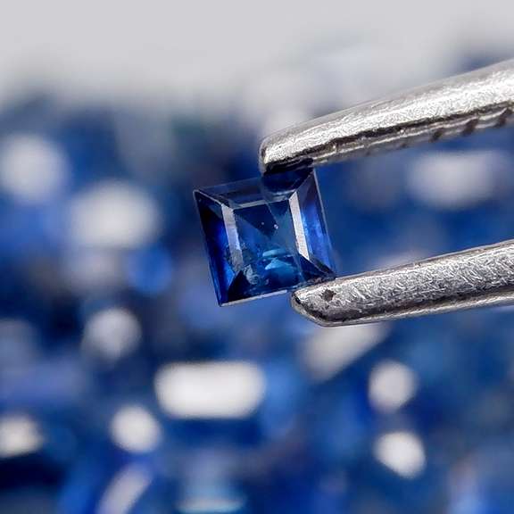 Rich blue 3.22ct princess cut Sapphire set