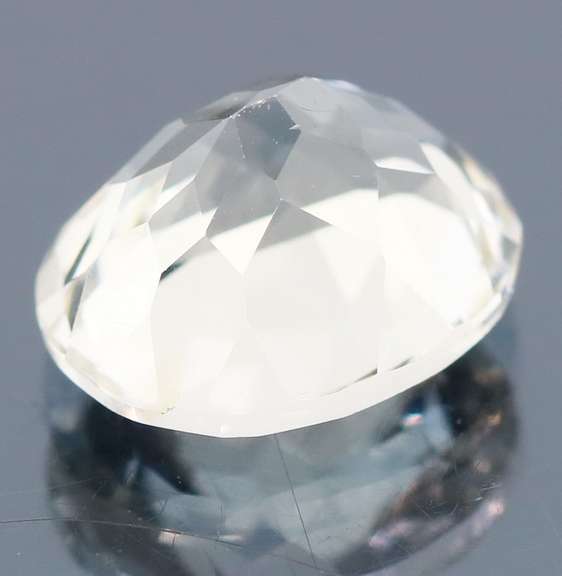 Stunning 6.56ct UNTREATED diamond white Topaz