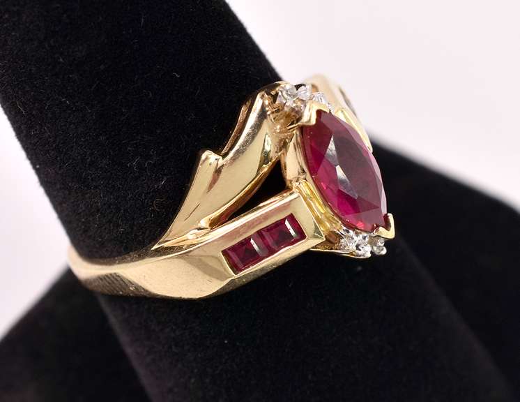 Beautiful Ruby and Diamond Ring in Yellow Gold