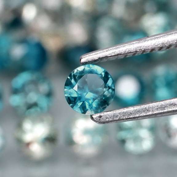 Heated only! 3.97ct round cut Australian Sapphire set