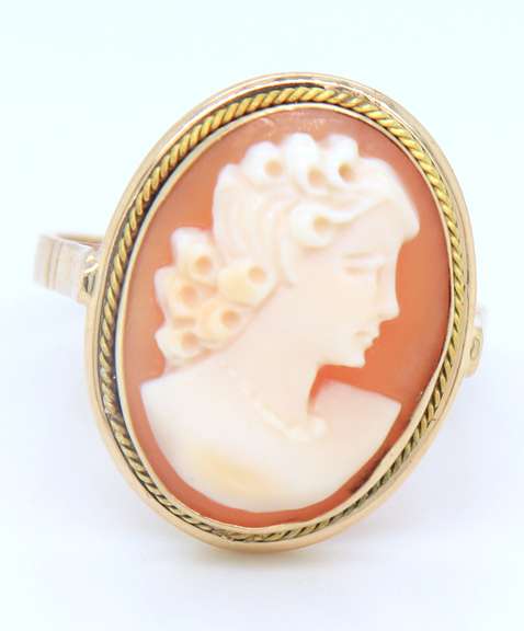 Handsome Yellow Gold Cameo Ring