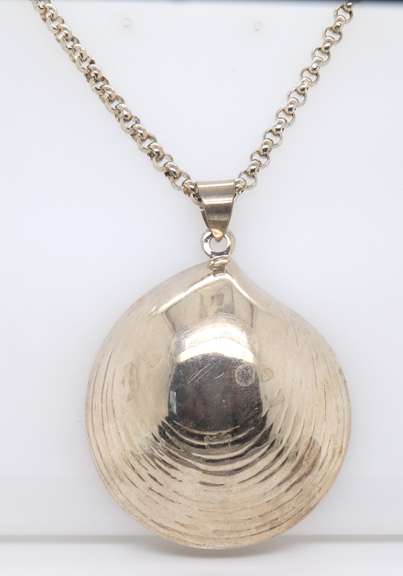 Vintage 925 Sterling Silver Seashell Pendant on Rolo Chain Necklace