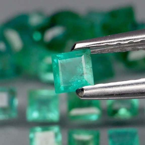 Outstanding 2.81ct real Colombian Emerald set