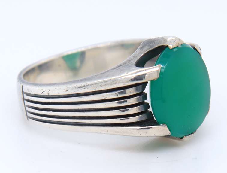 Vintage 925 Sterling Silver Green Jade Ring