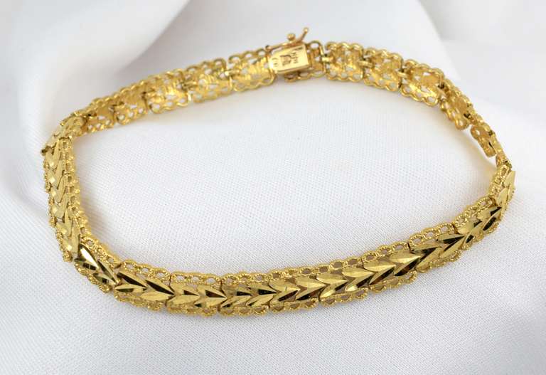 Sparkling 8" Feminine Bracelet