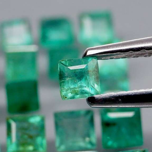 Stunning 2.90ct real Colombian Emerald set