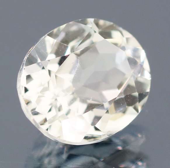 Gorgeous 4.81ct diamond white Topaz