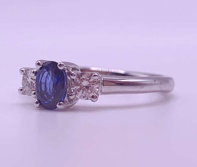 Gorgeous 14kt Solid White Gold, Blue Sapphire, & Diamond Cocktail Ring