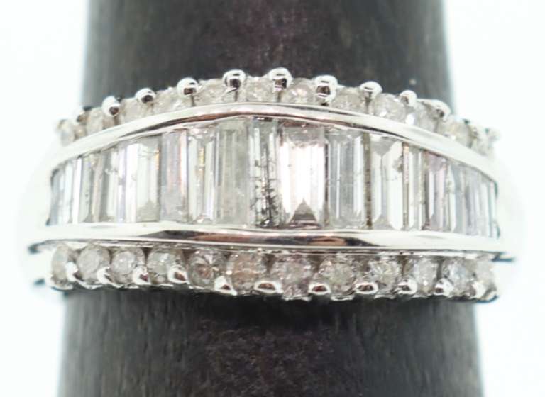 LADIES 14K WHITE GOLD AND DIAMOND BAND