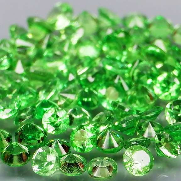 Untreated 2.69ct green diamond cut Tsavorite set