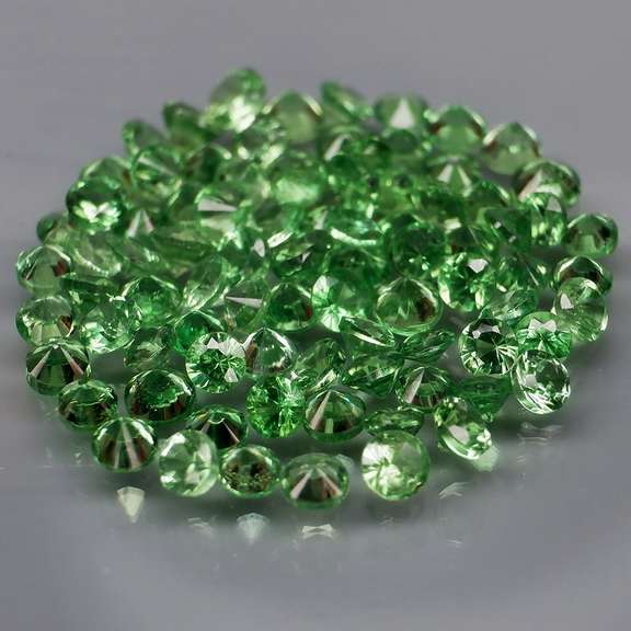 Chrome green! 2.62ct untreated Tsavorite set