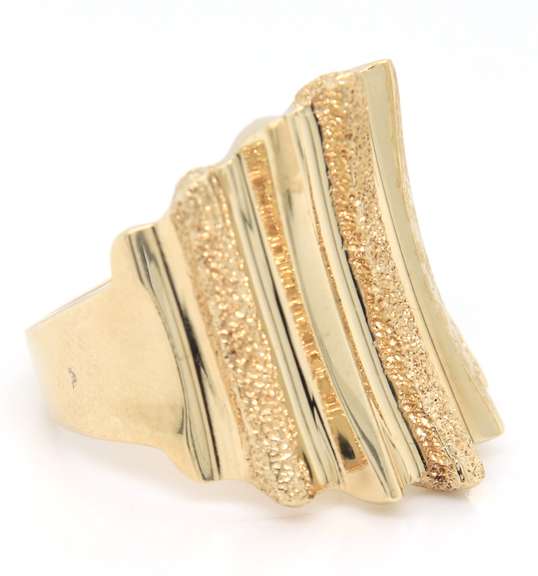 Gorgeous Yellow Gold Saddle Ring