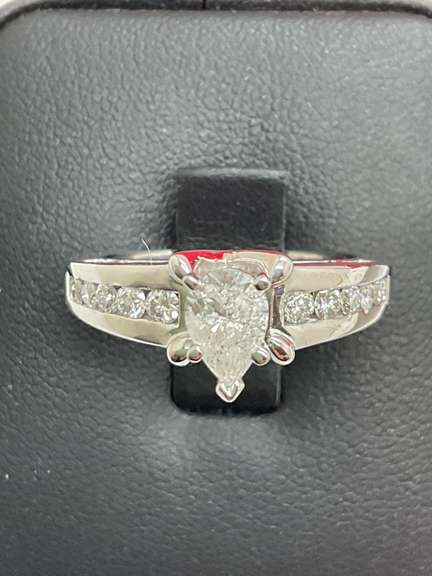 CERTIFIED 14K WHITE GOLD AND DIAMOND ENGAGEMENT RING