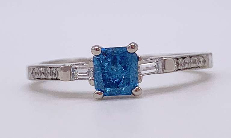 Beautiful 14kt Solid White Gold Diamond Ring