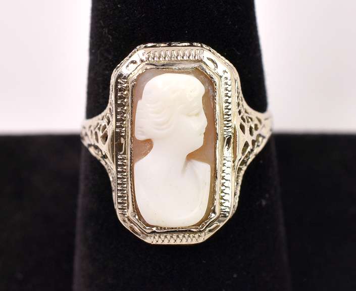 Lovely Vintage Cameo Ring in 14K White Gold