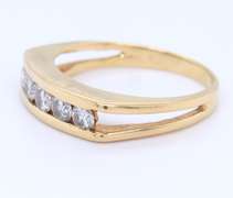 Dazzling Yellow Gold approximate 0.50ctw Diamond Band
