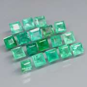 Vivid! Top green 3.99ct Colombian Emerald set